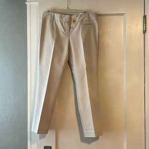 Brand new Van Heusen golf pants. Size 4